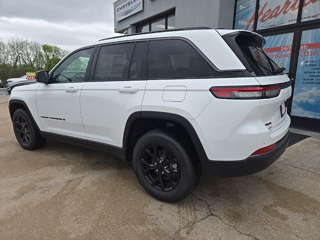 New 2026 Bright White Clear-Coat Exterior Paint Jeep Altitude image 6