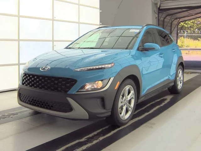 Used 2023 Green Hyundai SEL image 2