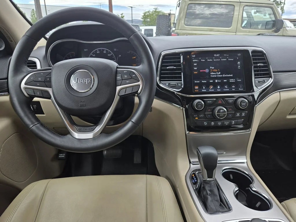 Used 2019 Diamond Black Jeep Limited image 16
