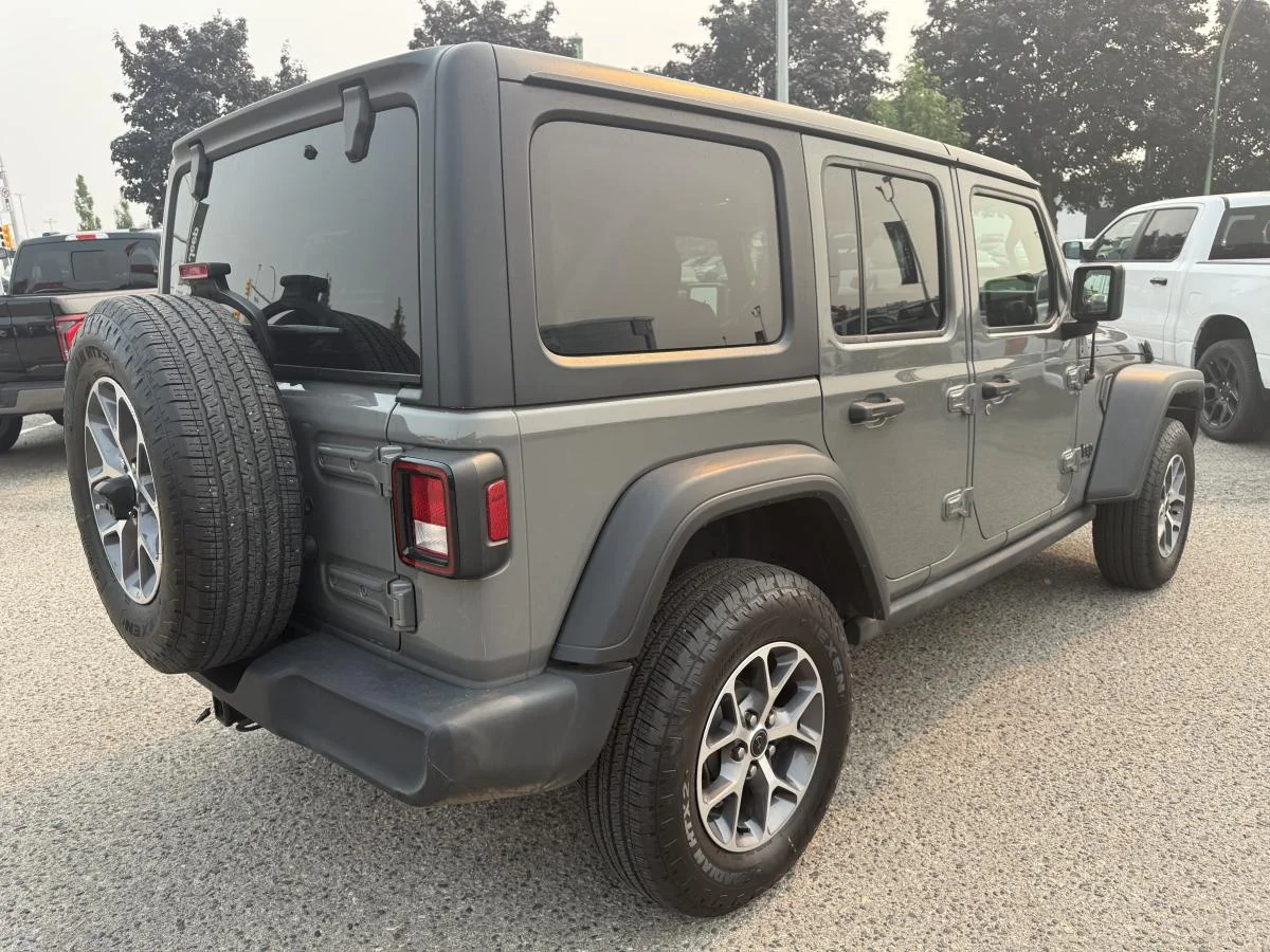 Used 2019 Grey Jeep Sport image 6