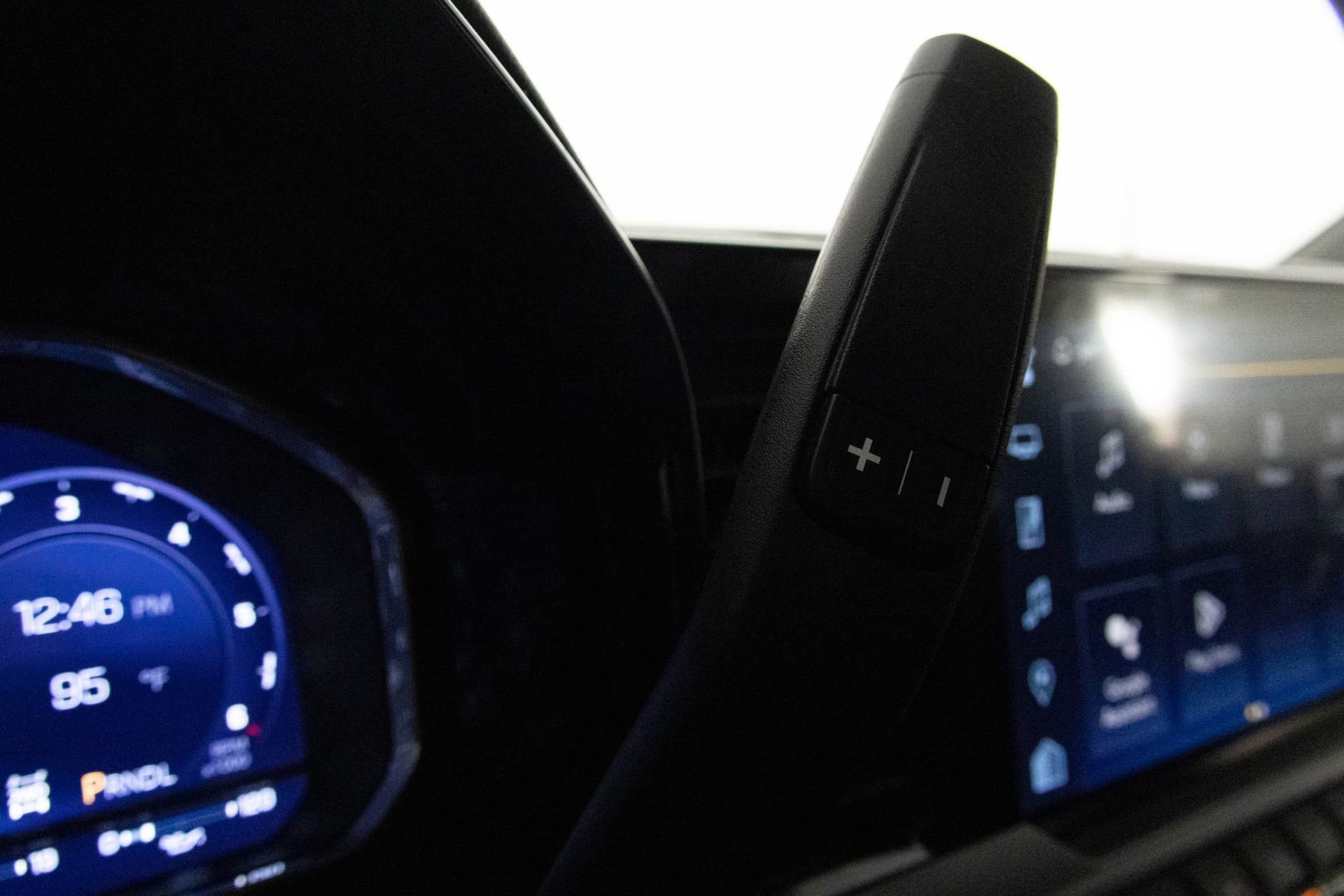 2023 CHEVROLET SILVERADO - Image 23