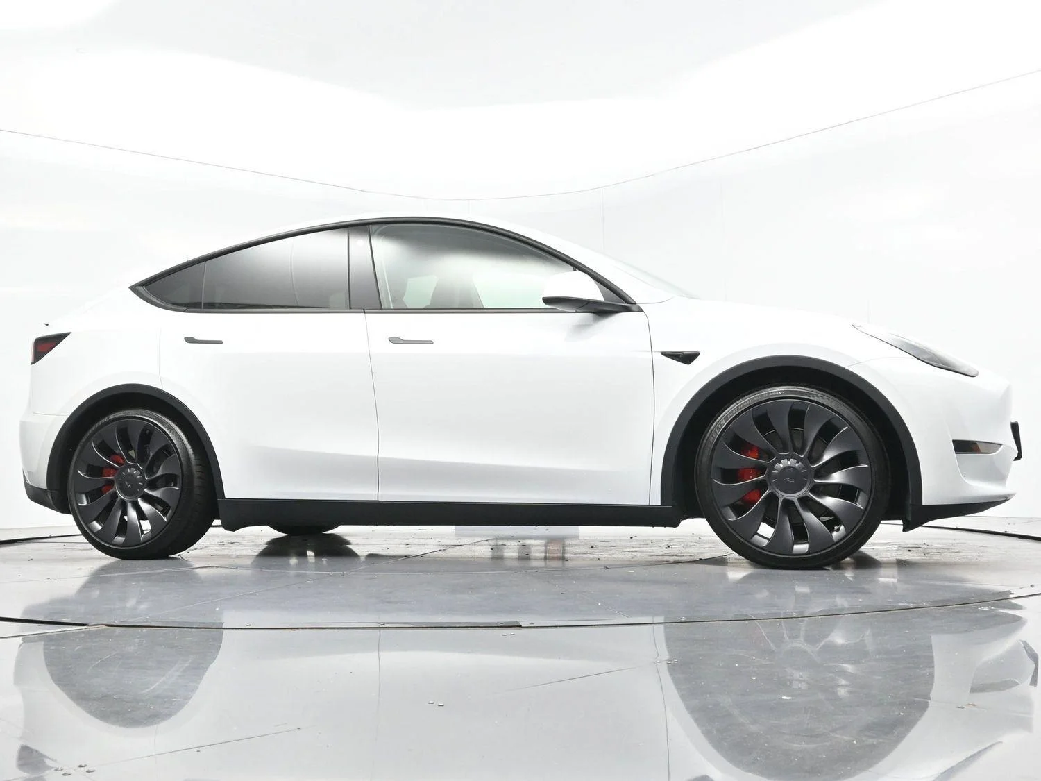 Used 2023  Tesla Performance image 41