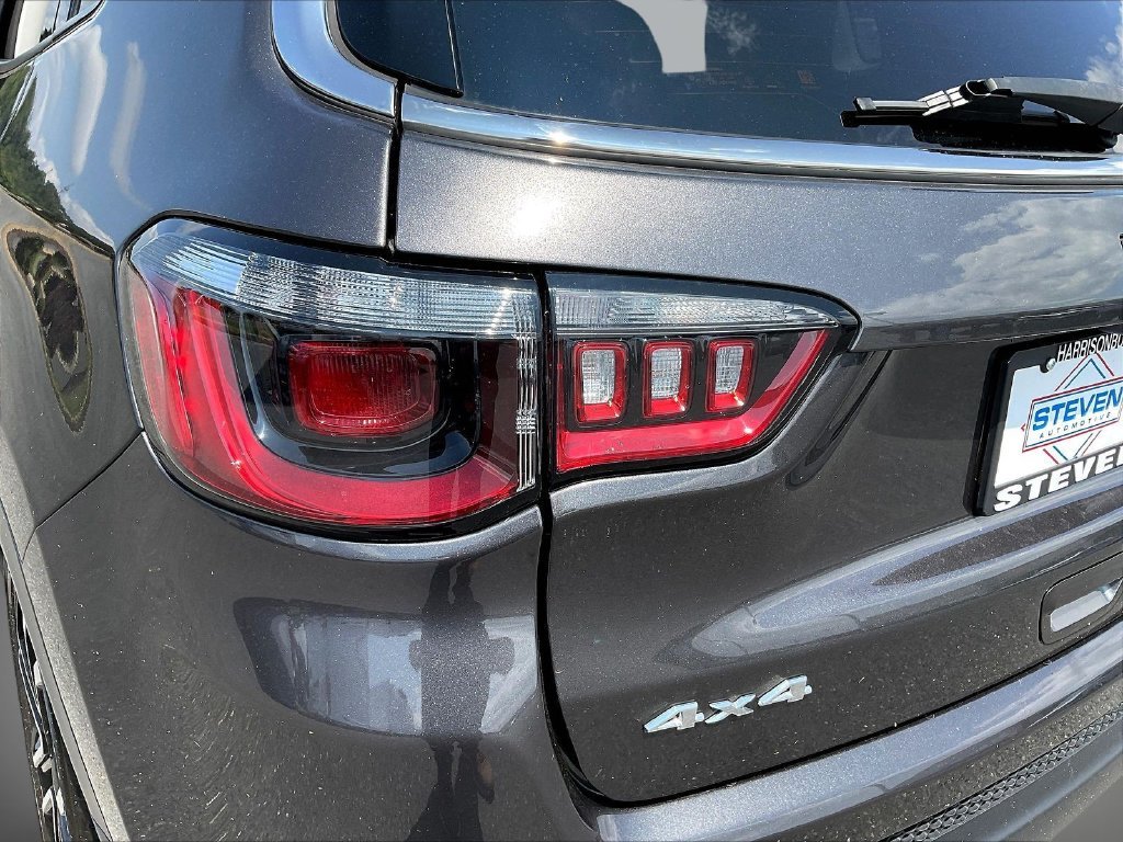 Used 2022 Gray Jeep Limited image 27