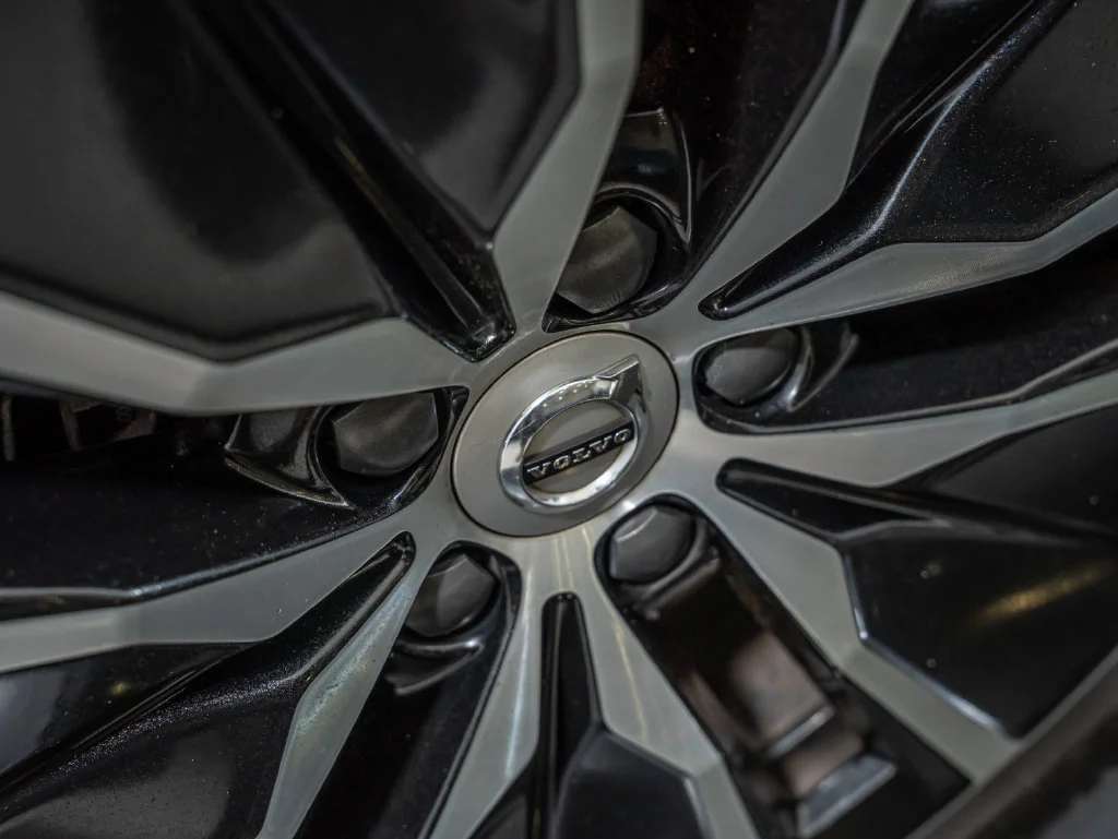 Used 2020 Onyx Black Metallic Volvo T6 Momentum image 8