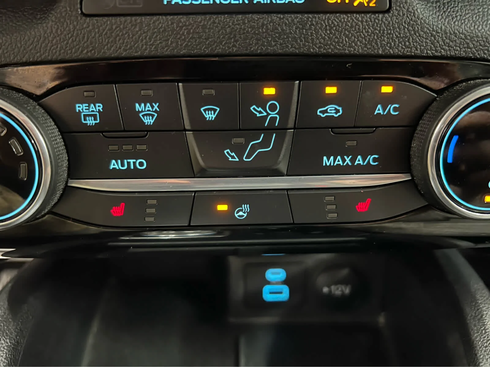 Used 2022 Stone Blue Metallic Ford SE image 28