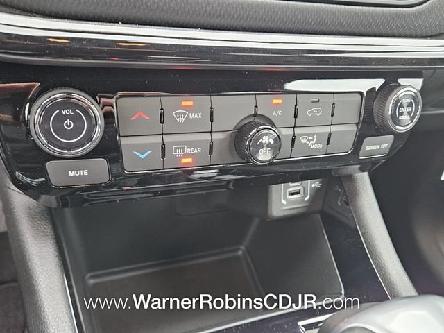 New 2026 Red Hot Pearl-Coat Exterior Paint Jeep Latitude image 21