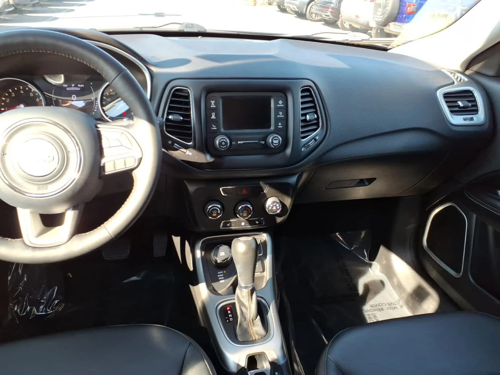 Certified Used 2018 Granite Crystal Met. Clear Coat Jeep Latitude image 15