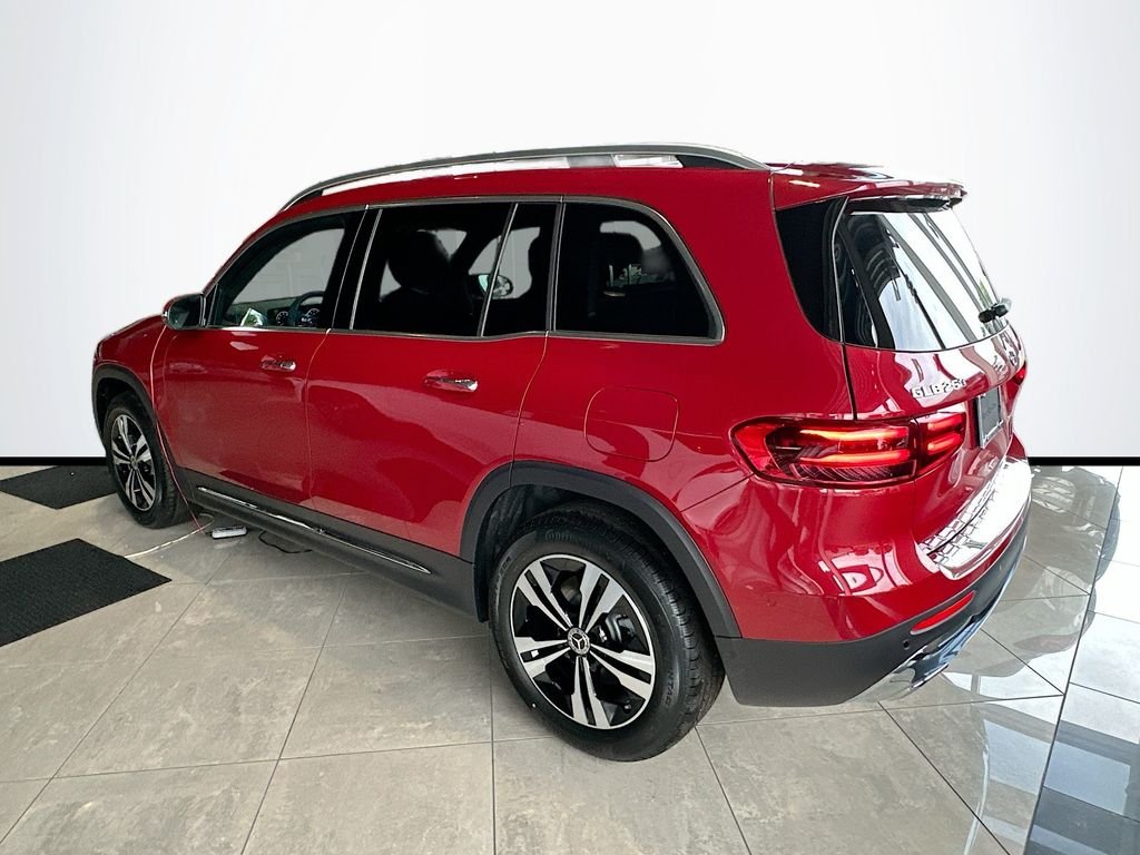 New 2026 MANUFAKTUR Patagonia Red Metallic Mercedes-Benz GLB 250 image 4