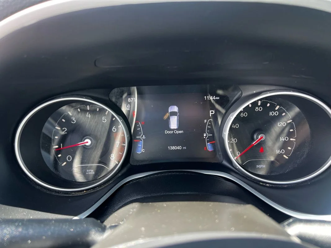 Used 2018  Jeep Altitude 4x4 image 19