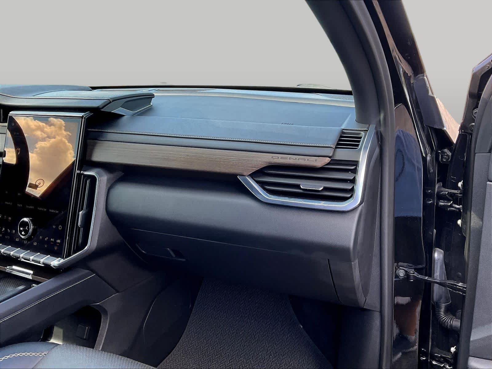 2024 GMC Acadia Denali - Photo 29