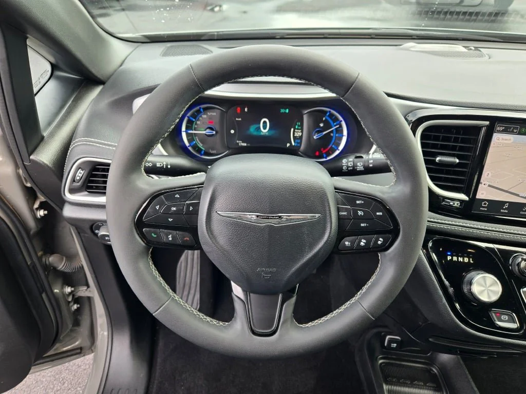 Used 2024 White Chrysler Select S Appearance image 32