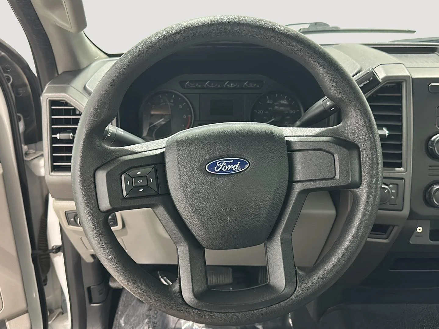 Used 2019 White Ford XL image 9