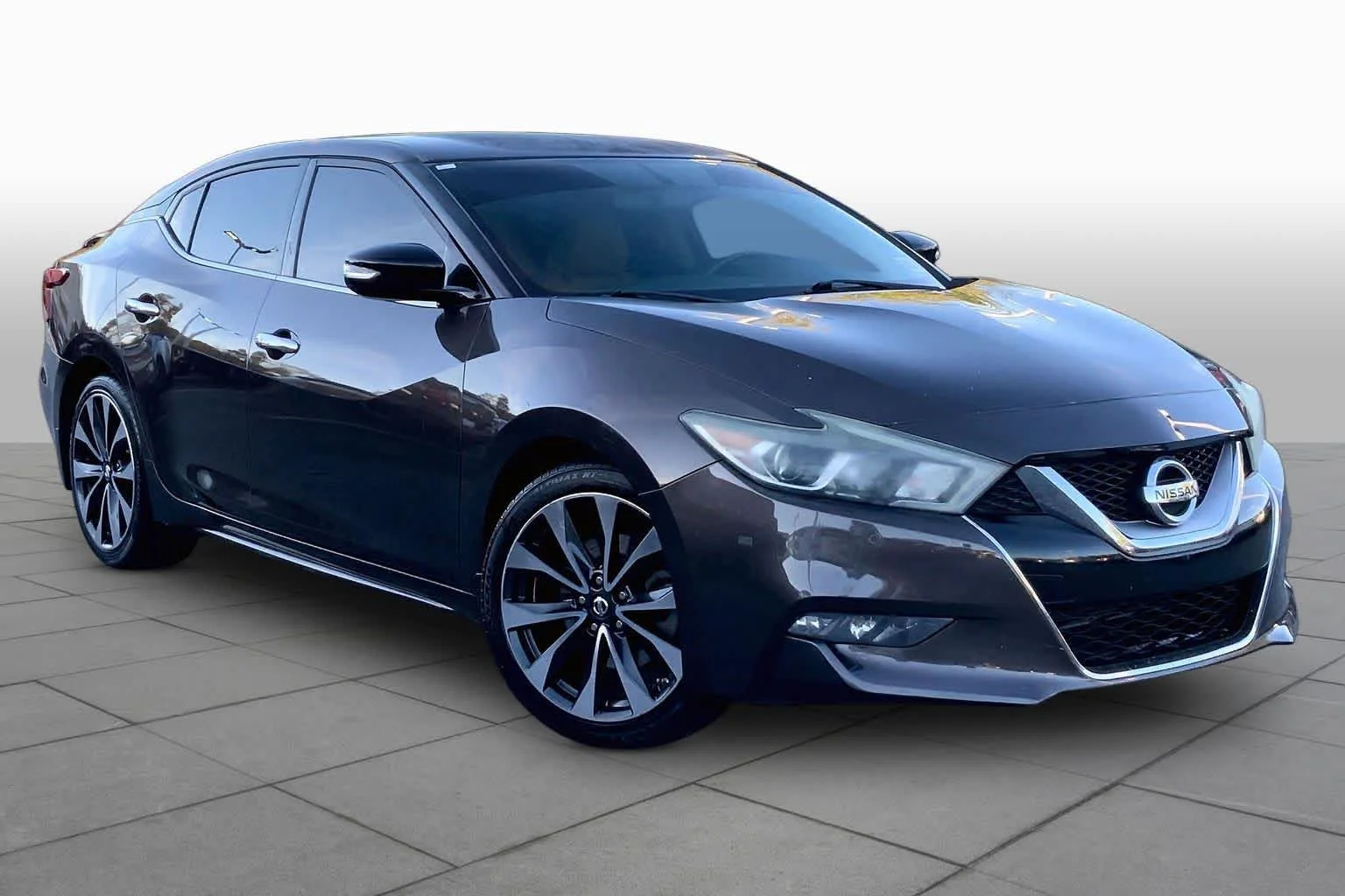 Used 2016 Forged Bronze Nissan 3.5 SR image 3