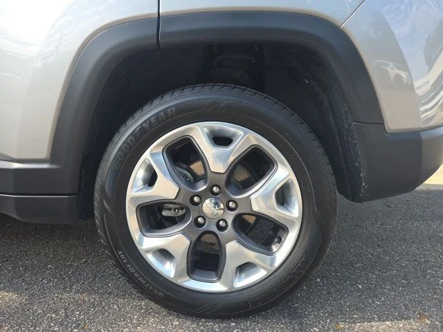 Used 2020 Silver Jeep Limited image 4
