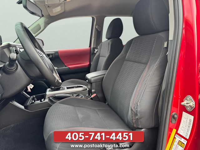 Used 2016 Red Toyota SR5 image 13