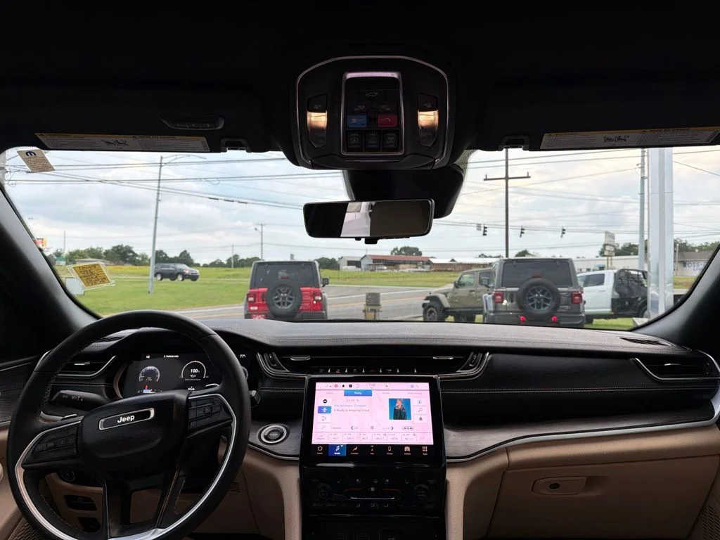Used 2024 White Jeep Limited image 24