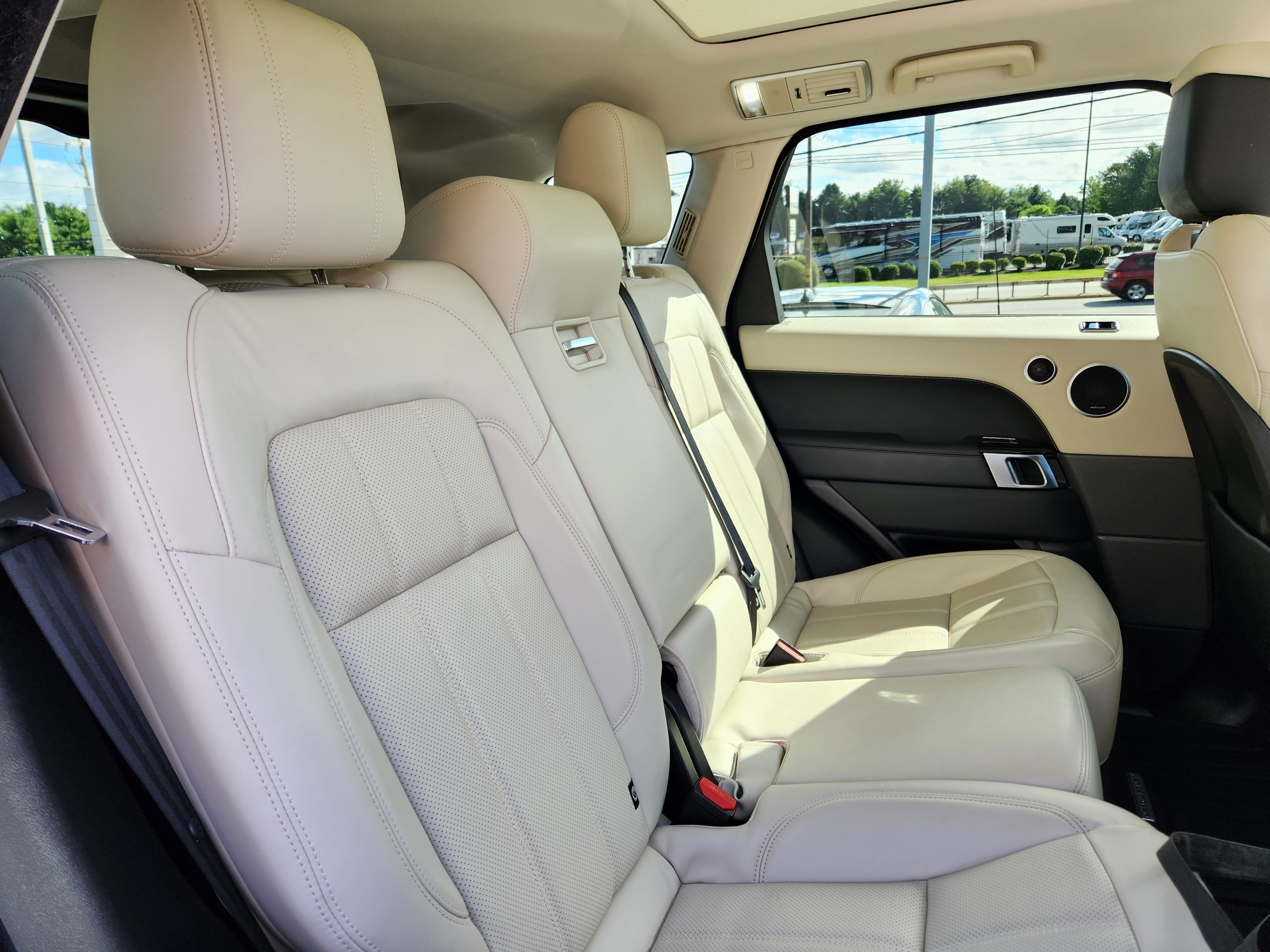 Used 2022 Fuji White Land Rover HSE Silver Edition image 15