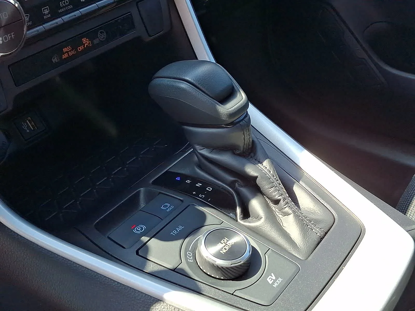 Certified Used 2025 Ice Cap Toyota Hybrid LE image 18