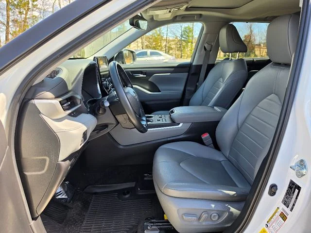 Used 2023 Beige Toyota XLE image 21