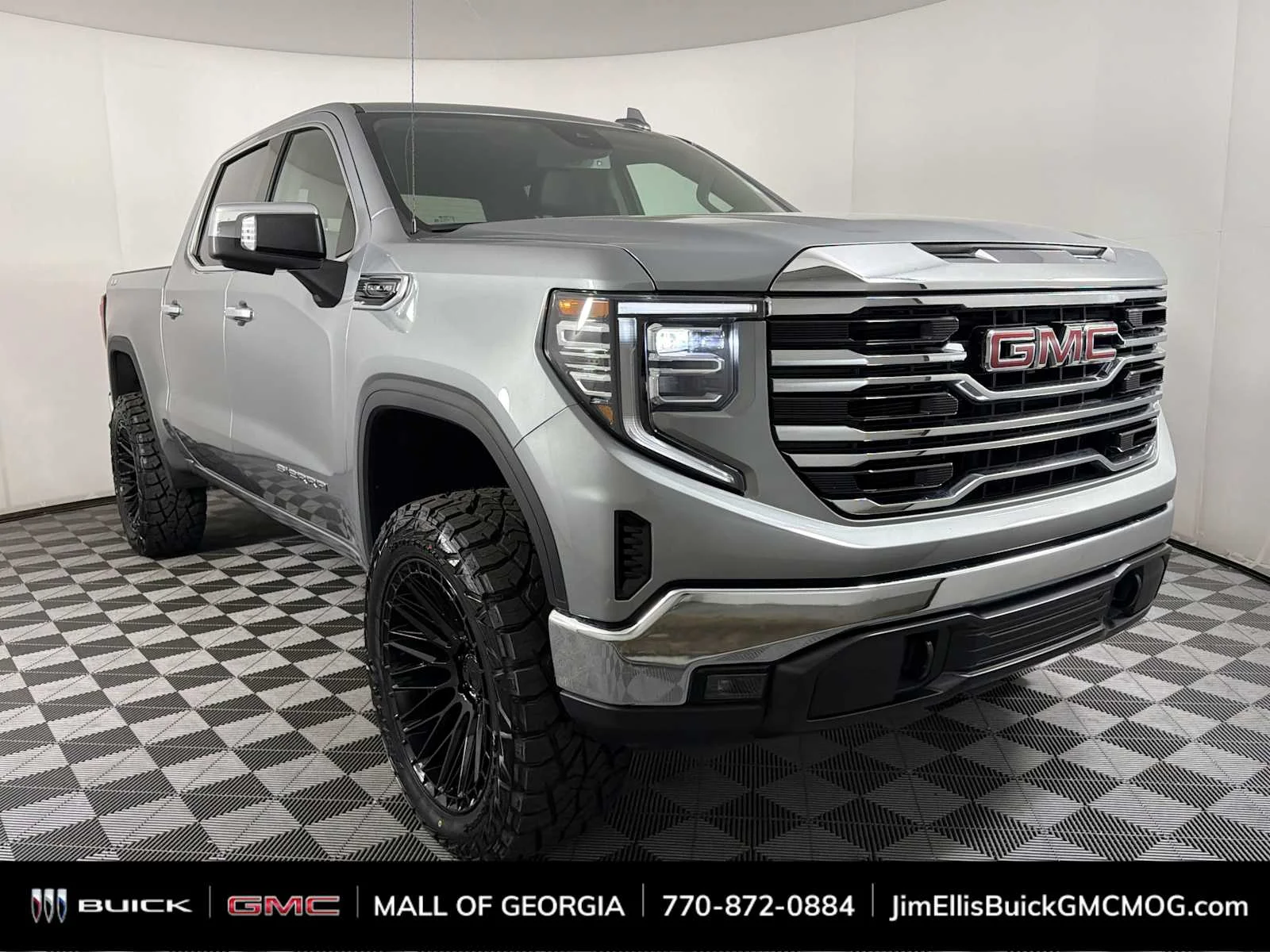 2025 GMC Sierra 4WD Crew Cab Short Box SLT's photo