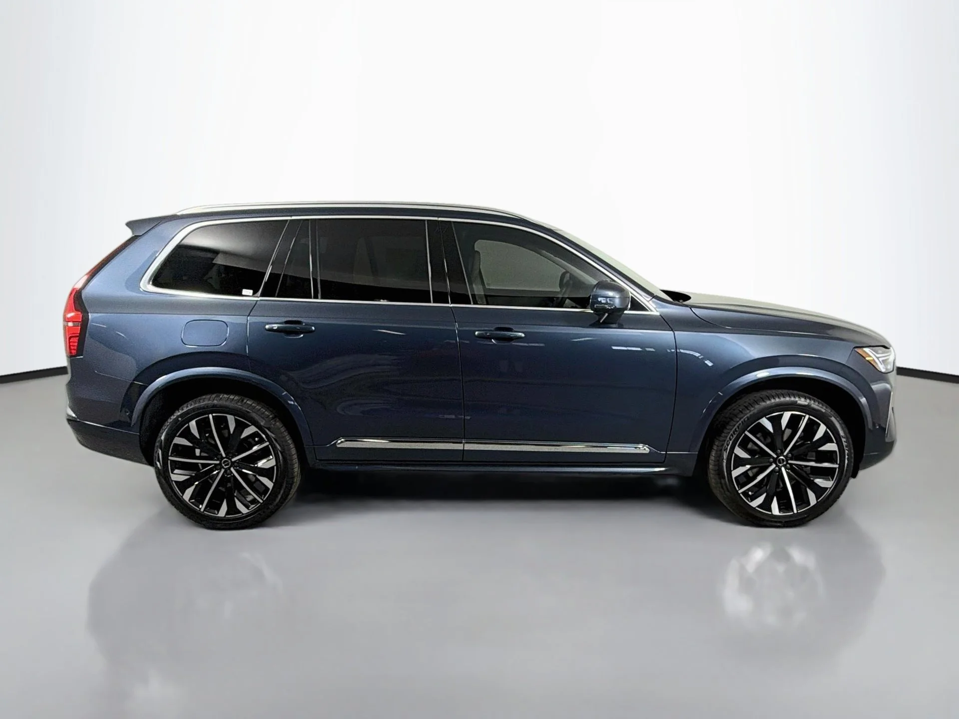 New 2027 Denim Blue Volvo Ultra image 4
