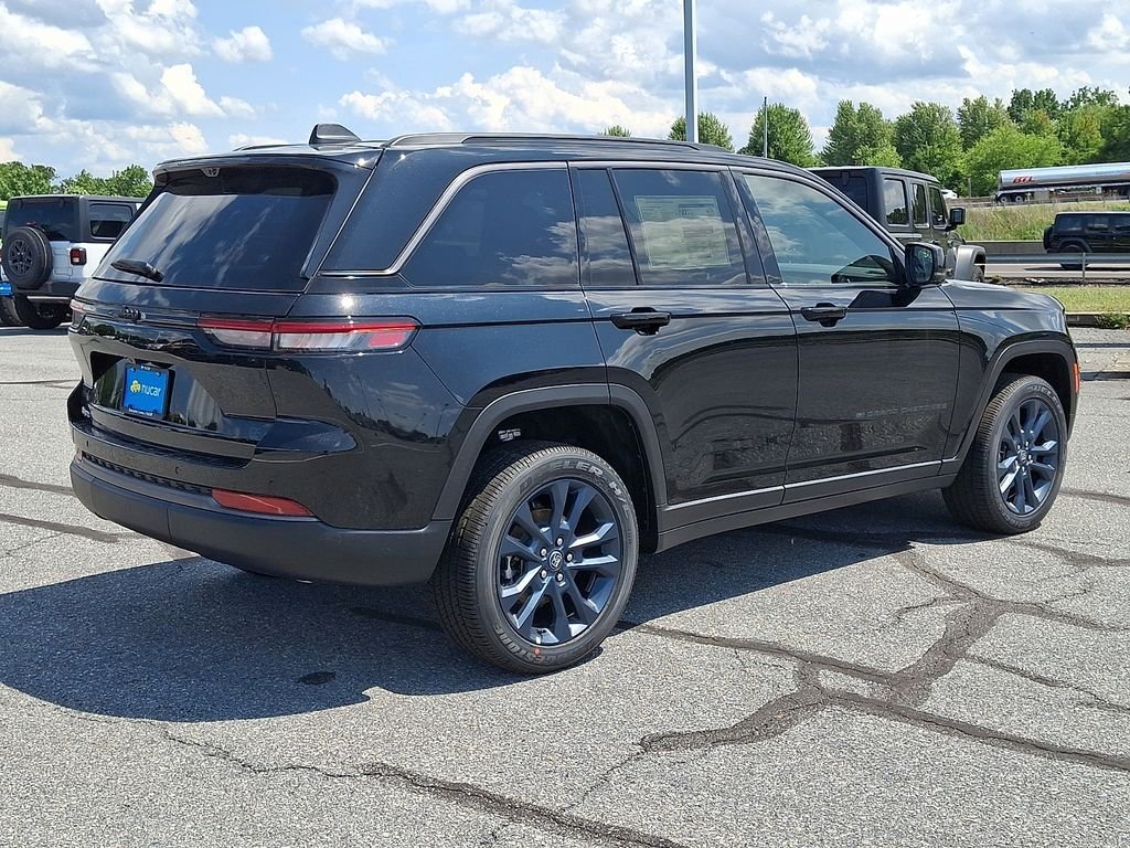 New 2026 Diamond Black Crystal Pearlcoat Jeep  image 4