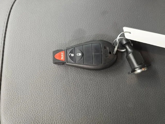 Used 2016 Delmonico Red Pearlcoat Ram Tradesman image 22