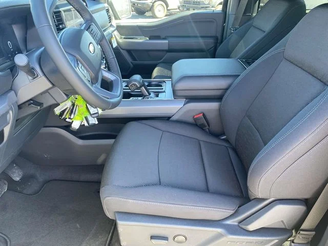 New 2026 Carbonized Gray Metallic Ford XLT image 7
