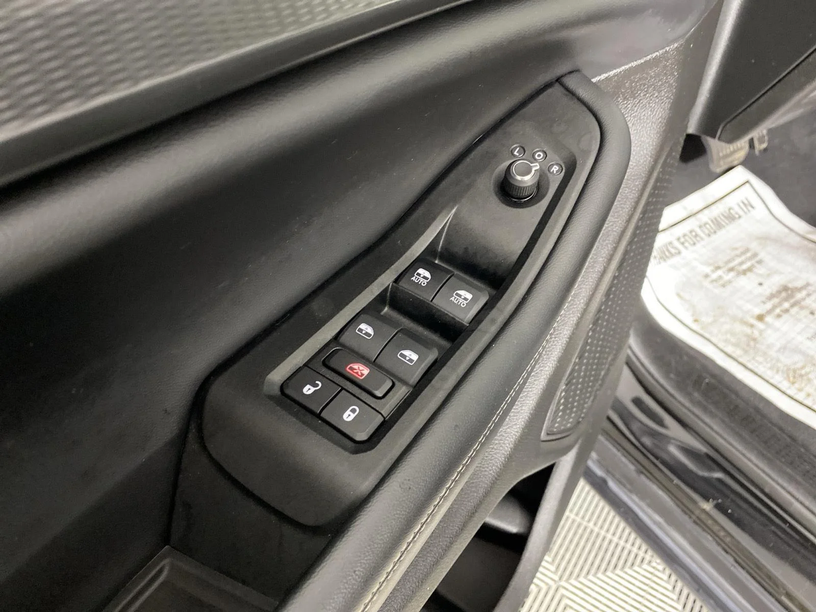 Used 2024 Diamond Black Crystal Pearlcoat Jeep Altitude image 21