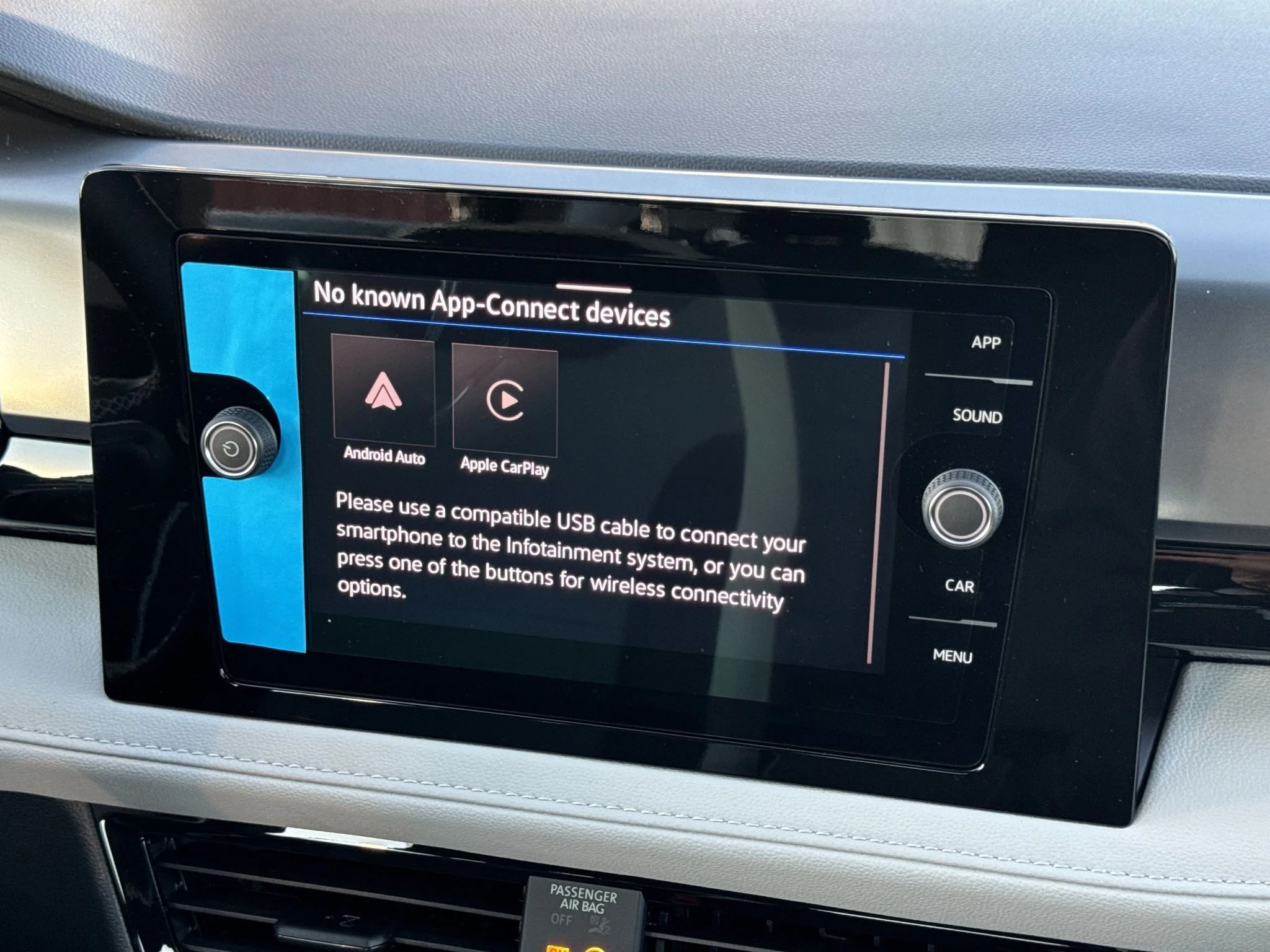 New 2027 Platinum Gray Metallic Volkswagen S image 25