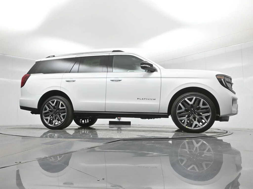 New 2025 Oxford White Ford Platinum image 3