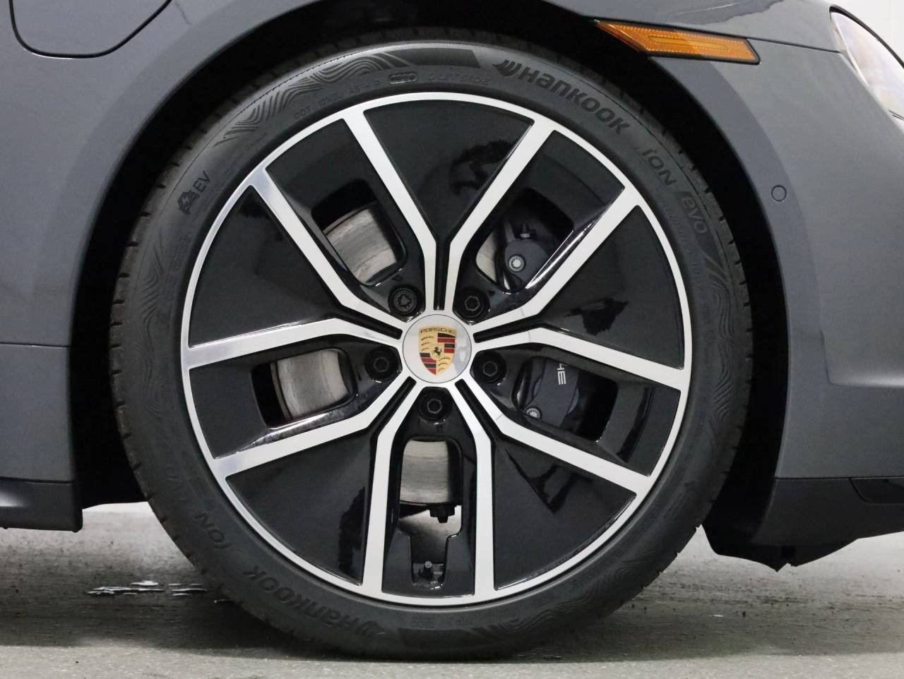 New 2026 Slate Grey Neo Porsche 4 Black Edition image 12