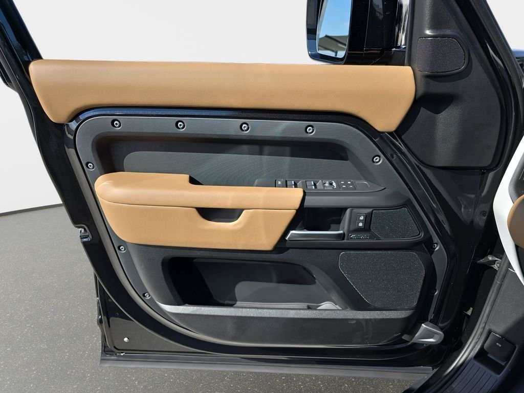 New 2026 Santorini Black LAND ROVER X-Dynamic SE image 27