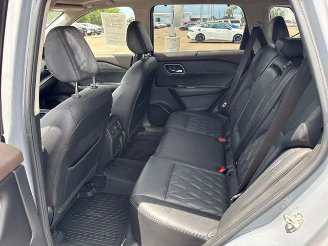 Used 2022 Gray Nissan Platinum image 11