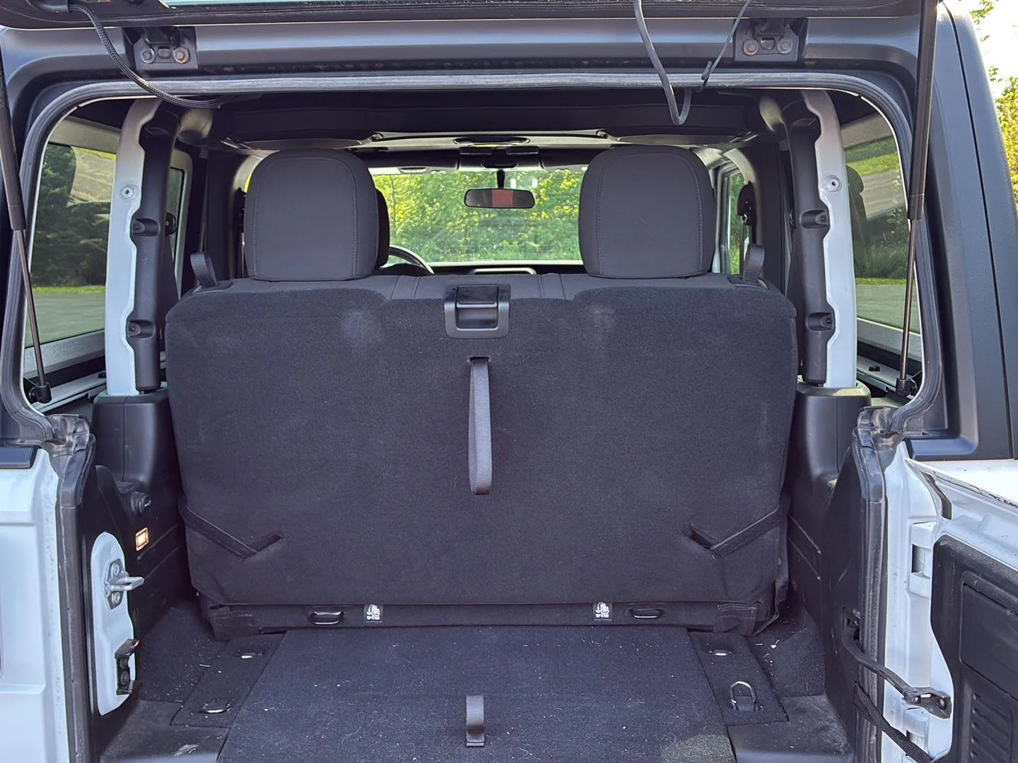 Used 2018 Bright White Clearcoat Jeep Sport S image 17
