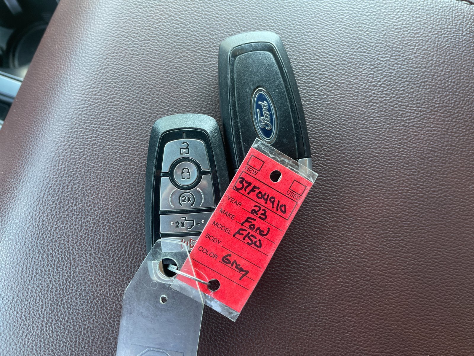 Used 2023 Gray Metallic Ford Lariat image 10