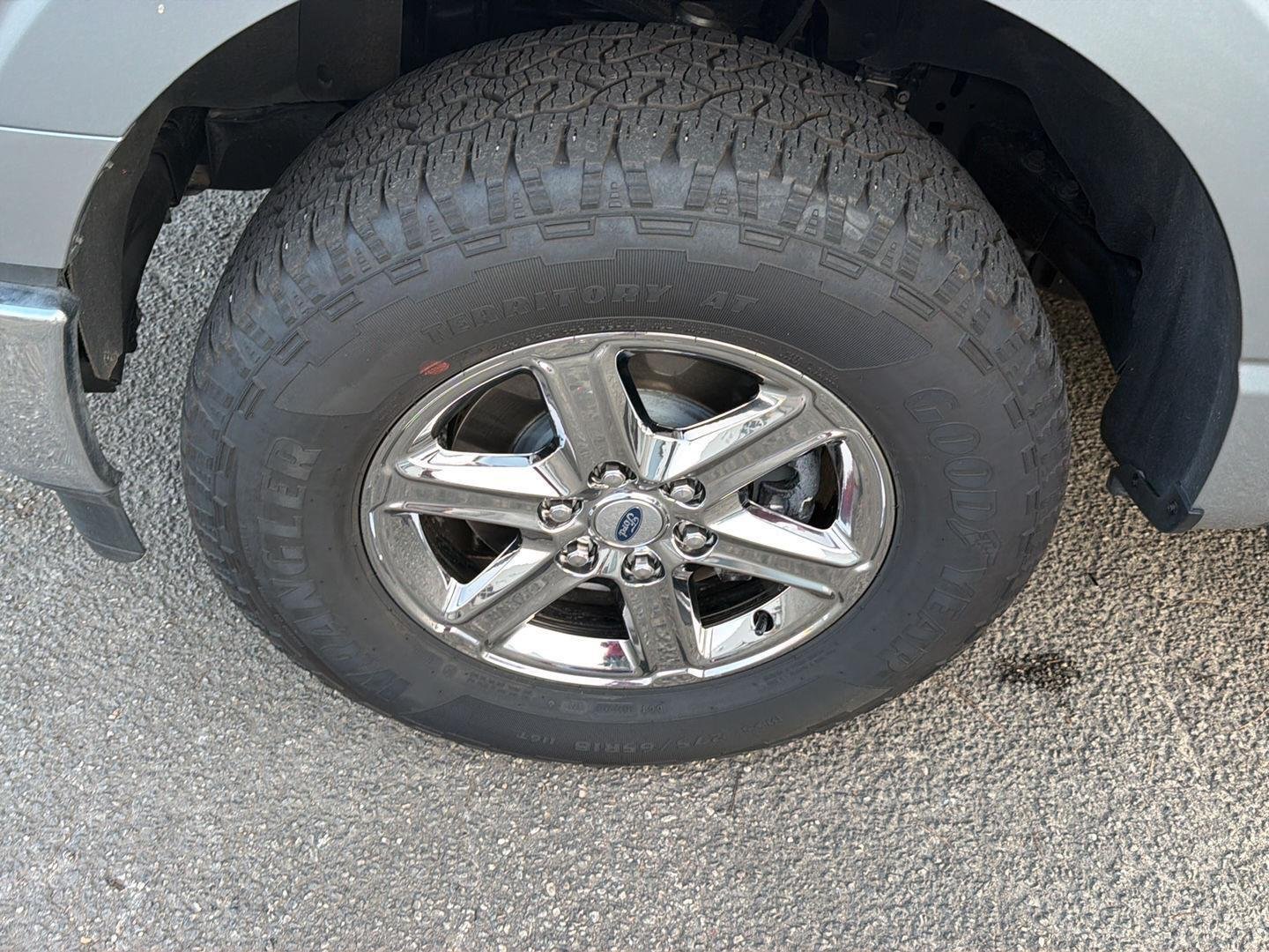 Used 2025 Iconic Silver Ford XLT image 34
