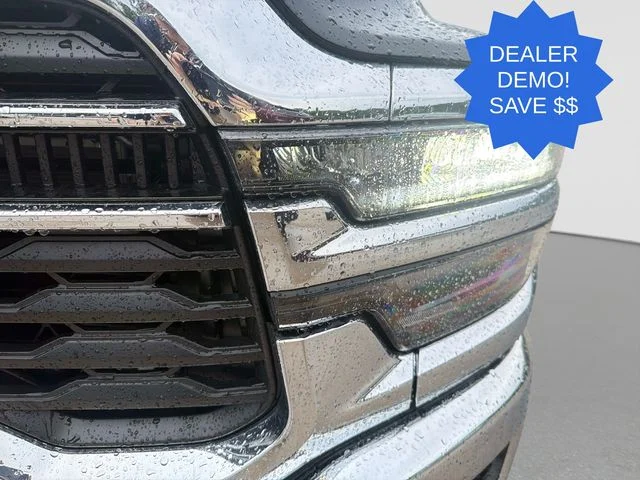 New 2026 Diamond Black Crystal Pearl-Coat Exterior Paint RAM Tradesman image 10
