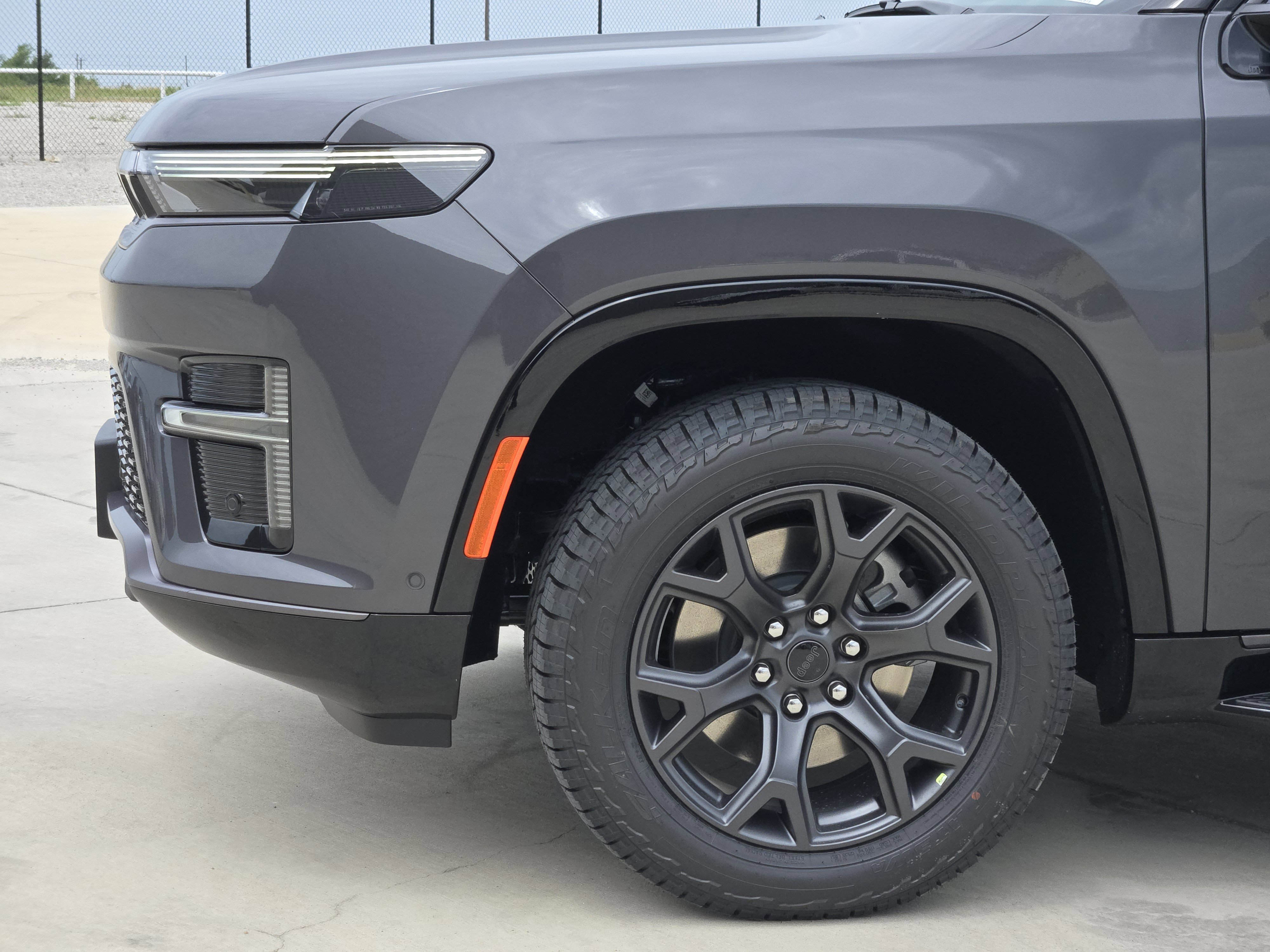 New 2026 Baltic-Gray Metallic Clear-Coat Exterior Paint Jeep Upland image 6