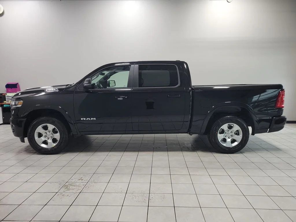 New 2026 Diamond Black Crystal Pearl-Coat Exterior Paint RAM Big Horn/Lone Star image 5