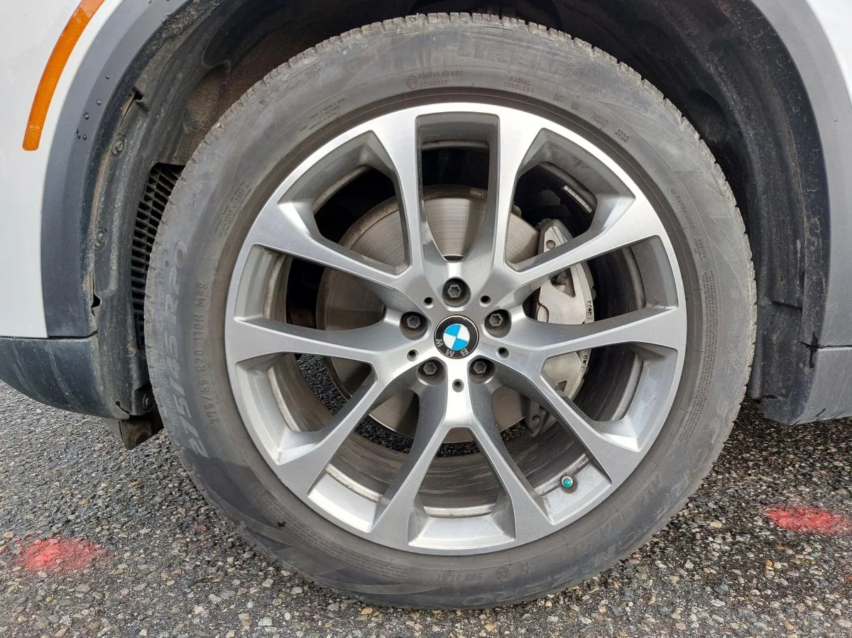 Used 2024 White BMW xDrive40i Sports Activity Vehicle image 22