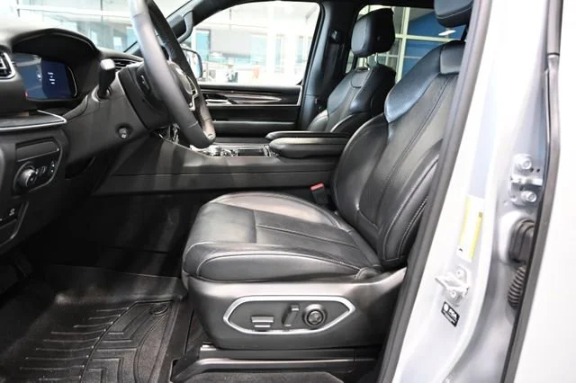 Used 2022  Jeep Series I image 11