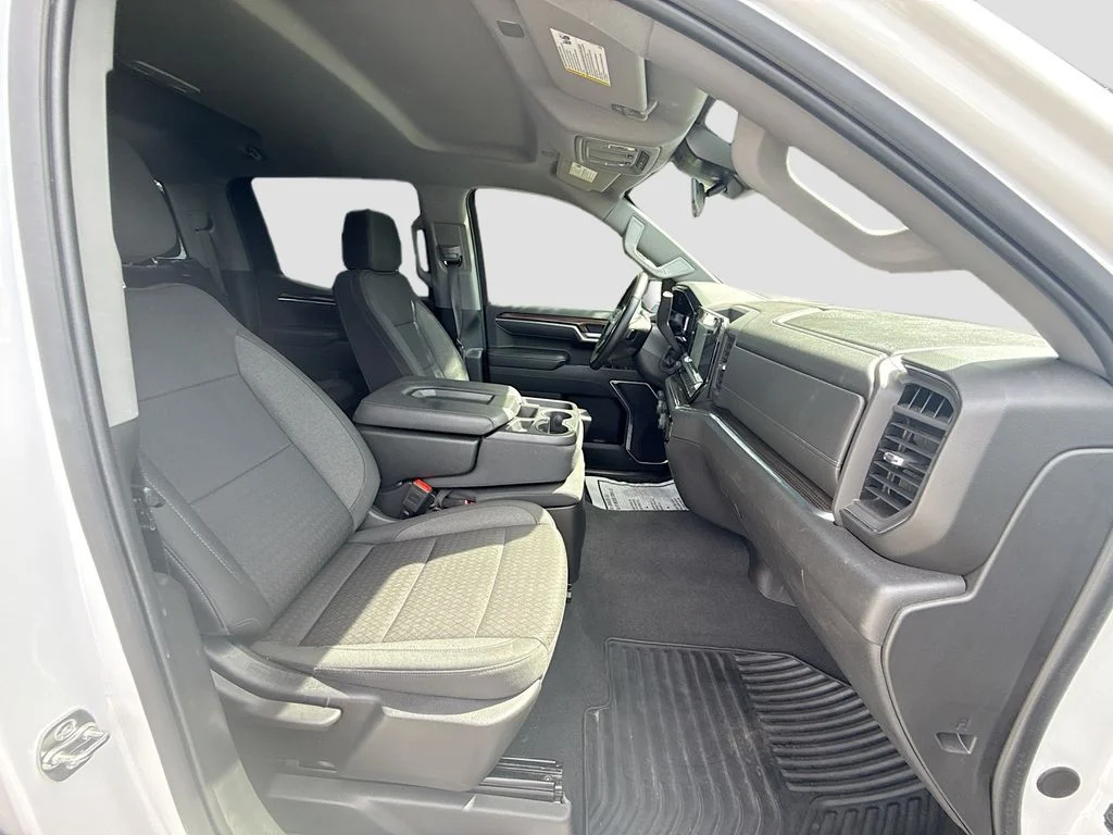 Used 2025 White Chevrolet LT image 29