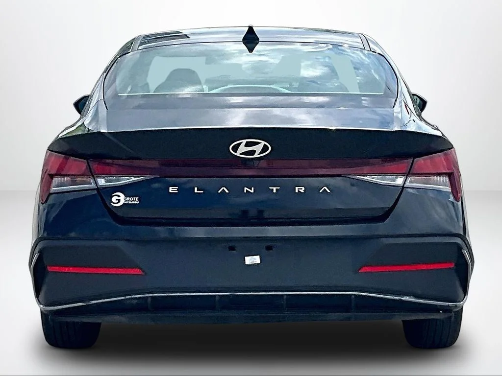 Used 2024 Black Hyundai SEL image 4
