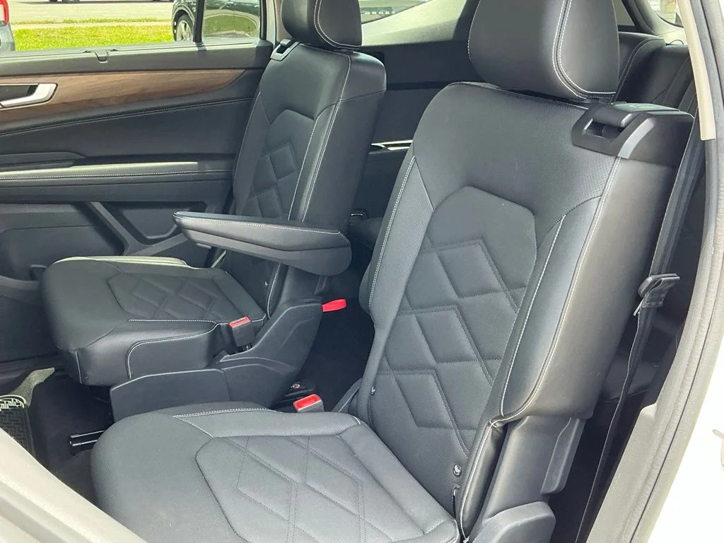 Used 2024  Volkswagen 2.0T SE w/Technology image 33