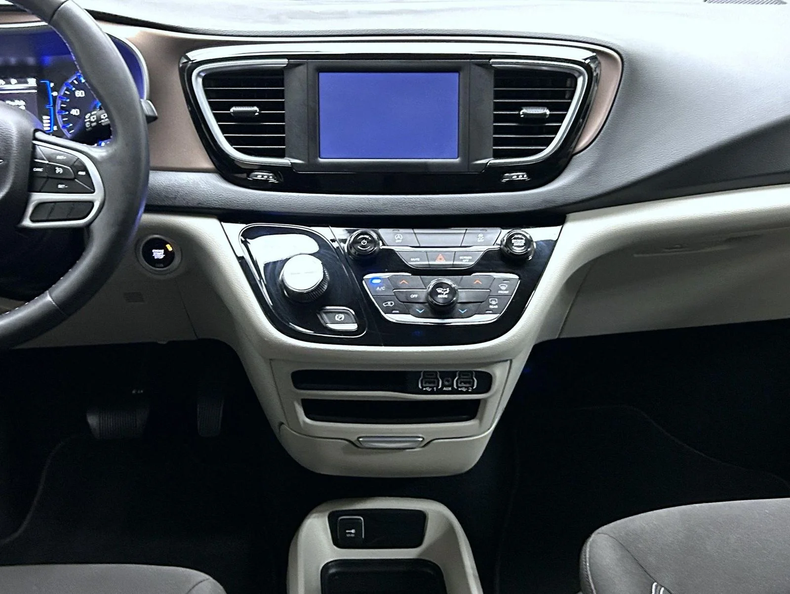 Used 2023 White Chrysler LX image 13