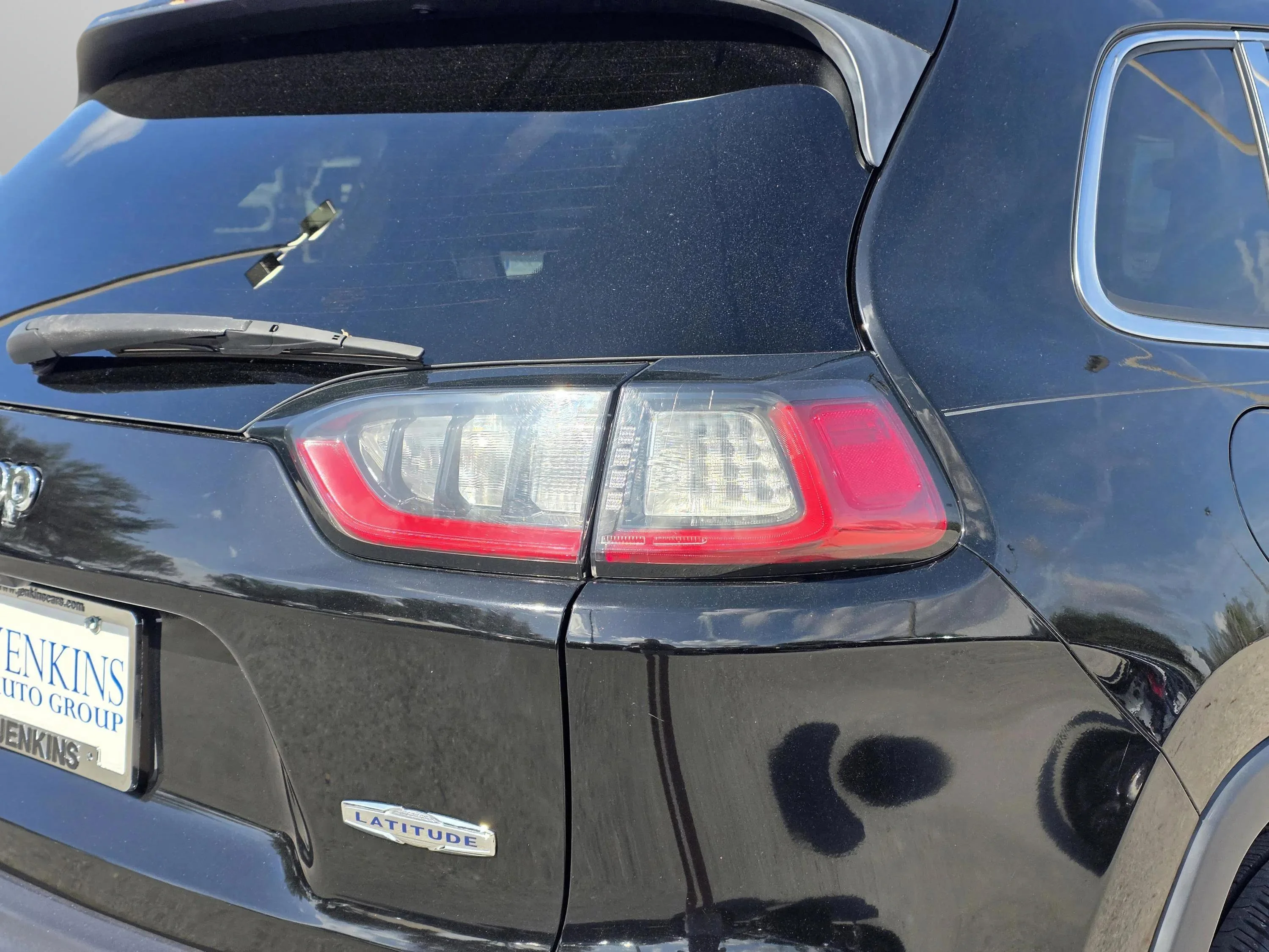 Used 2019 Diamond Black Crystal Pearlcoat Jeep Latitude Plus image 47