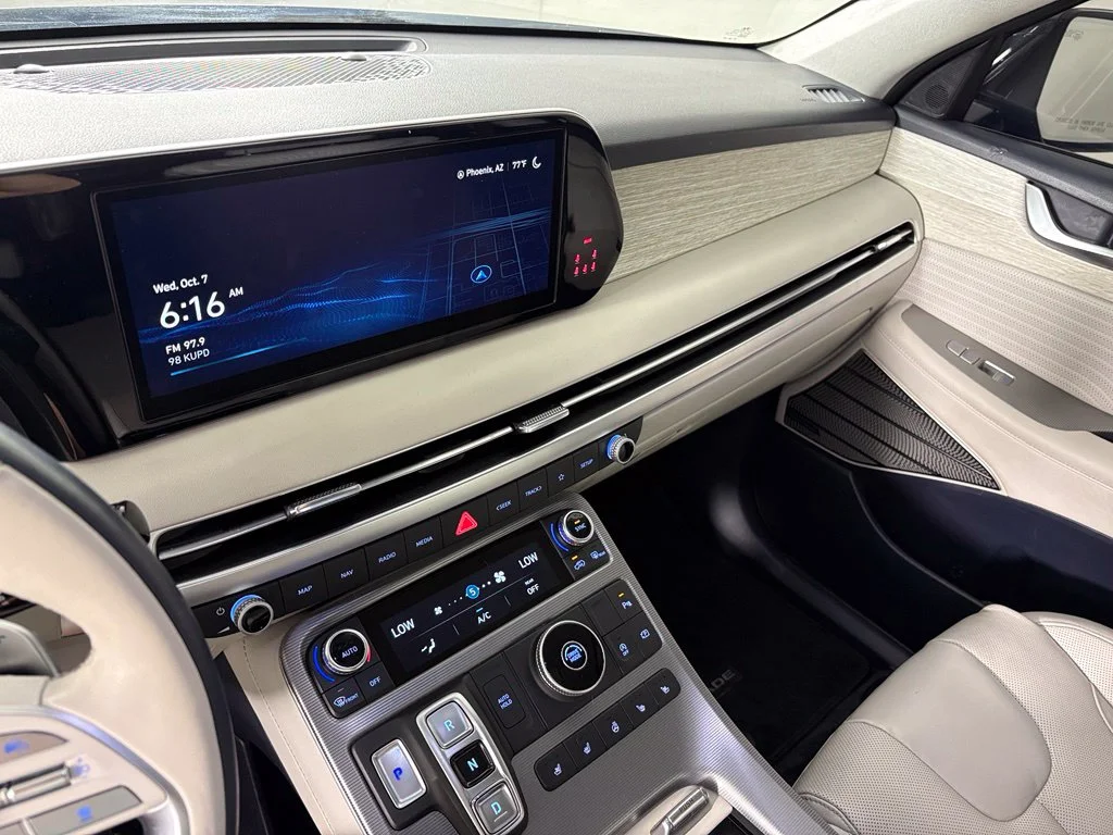 Used 2023 White Hyundai Calligraphy image 47