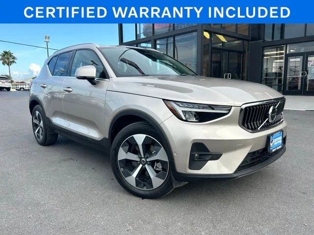 2023 Volvo XC40 B5 Plus Bright Theme