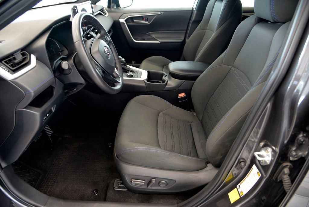 2023 Toyota RAV4 SE - Photo 15